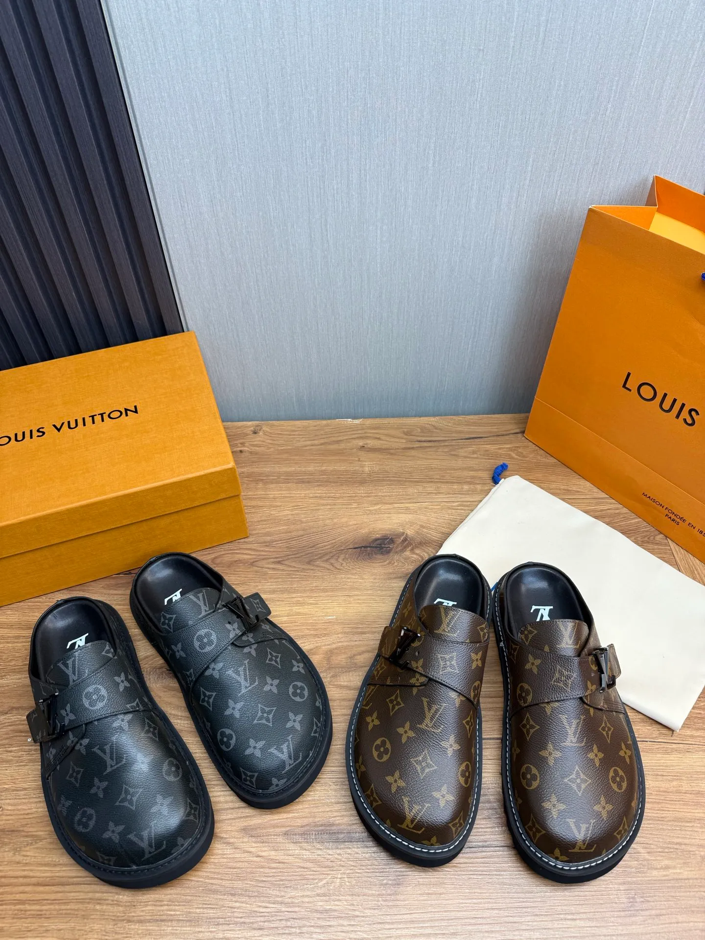 Men's men's shoes 460💰 Lv. Popular couple slippers hot sale🩷💚 🩴Official website one to one production 35-45 sizes 45 46 🉑️Customized!